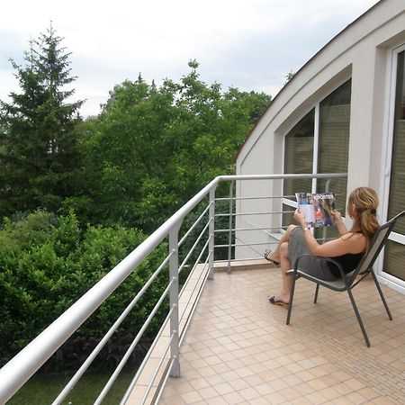 Promedicum Panzio Hotel Veszprem Bagian luar foto