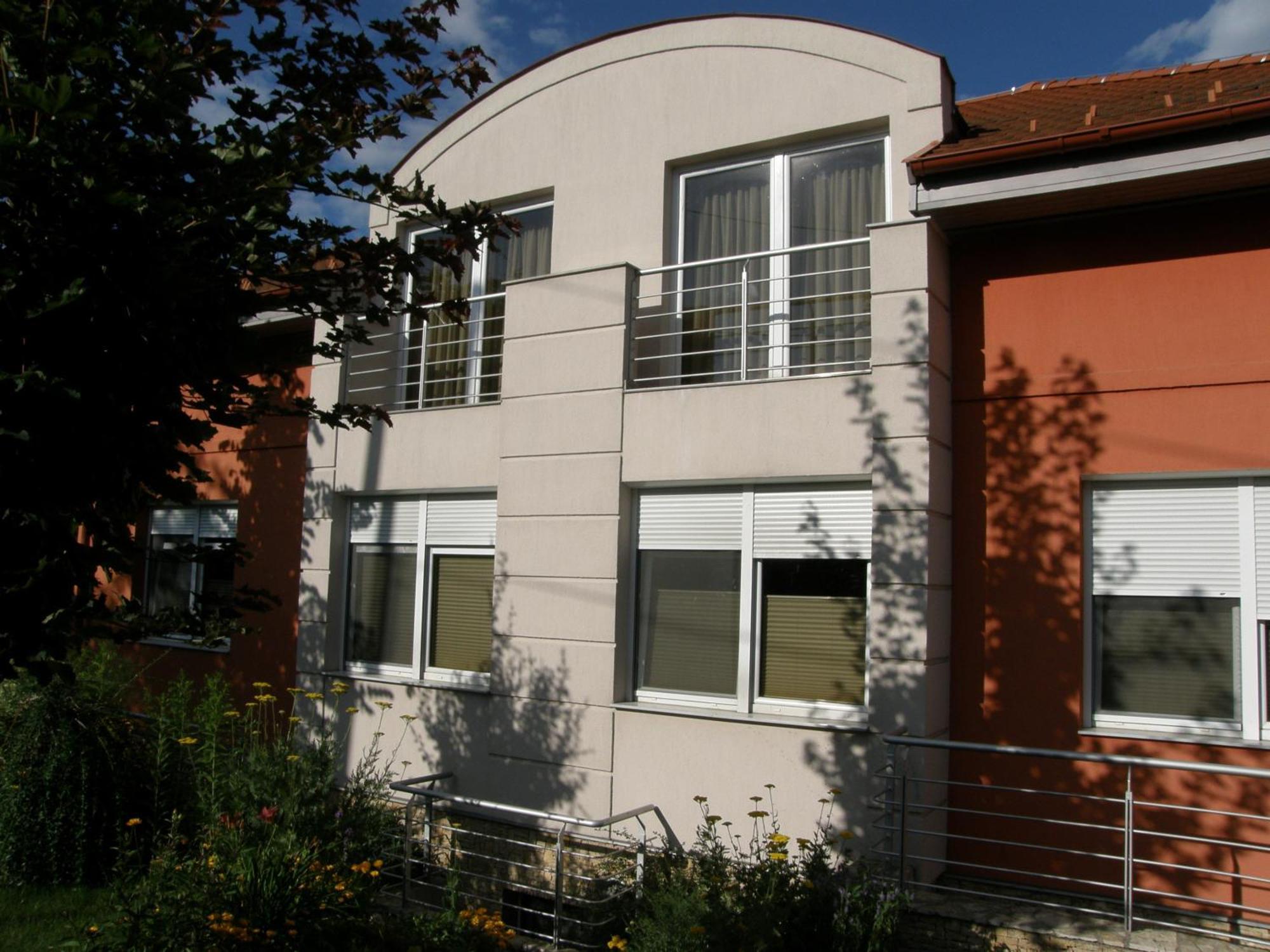 Promedicum Panzio Hotel Veszprem Bagian luar foto